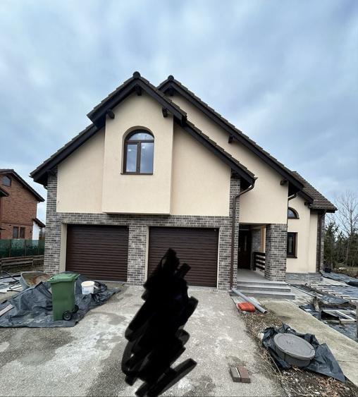 Casă cu 4 camere în Corbeanca