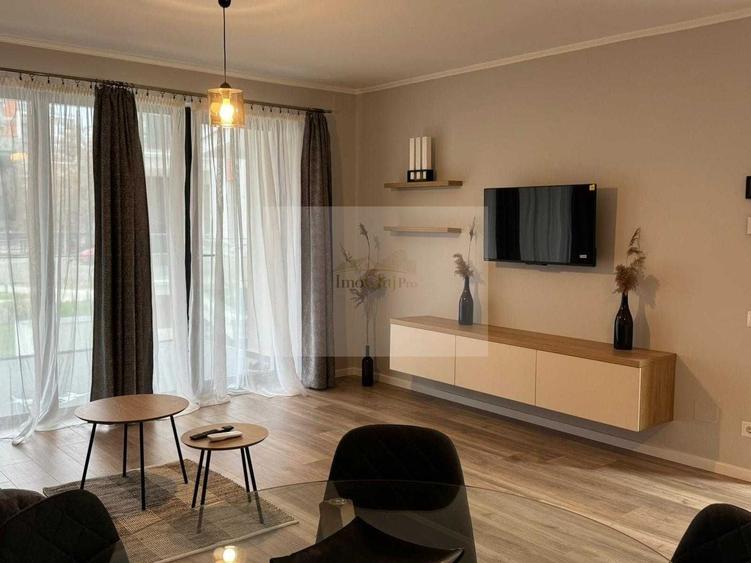 Apartament cu 2 camere semidecomandat, mobilat în Semicentral