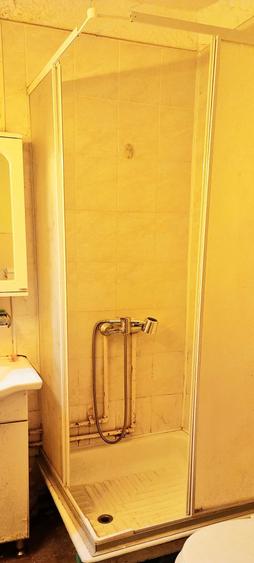Apartament cu 4 camere decomandat în Sud