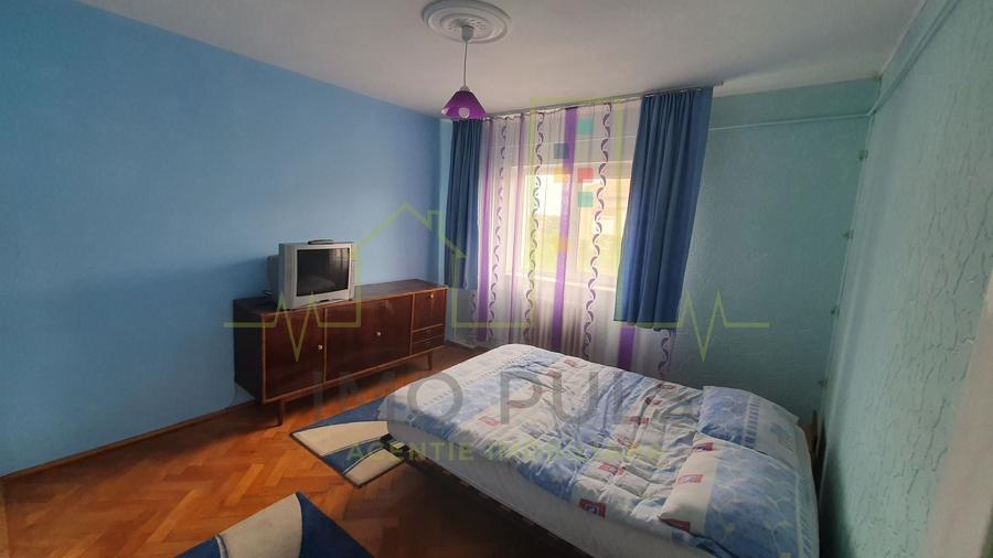 Apartament cu 3 camere decomandat, mobilat în Soarelui