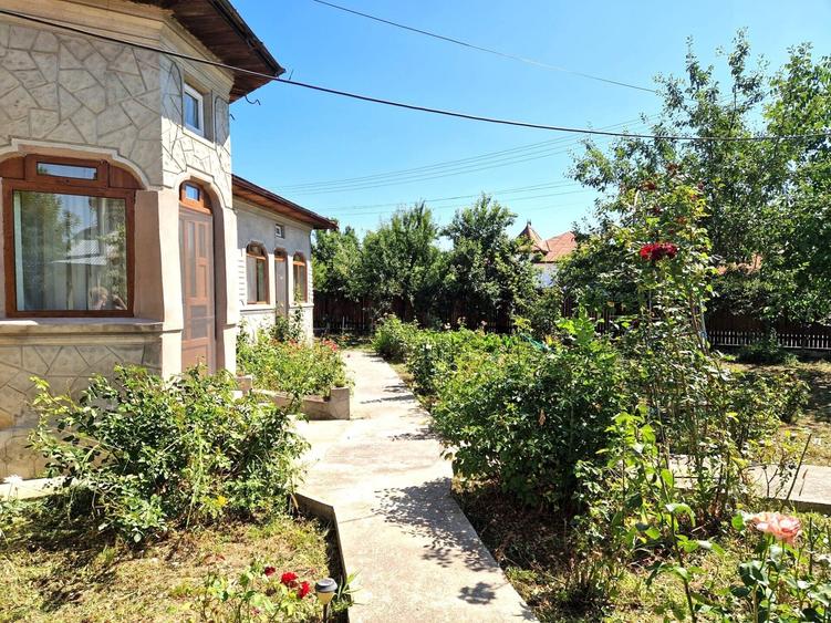 Casă individuală cu 5 camere cu Canalizare în Mătăsaru