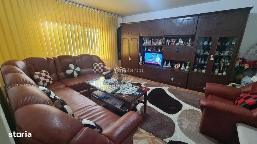 Apartament cu 3 camere de vanzare in Curtea de Arges.