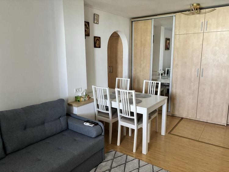 Apartament cu 3 camere decomandat în Băneasa