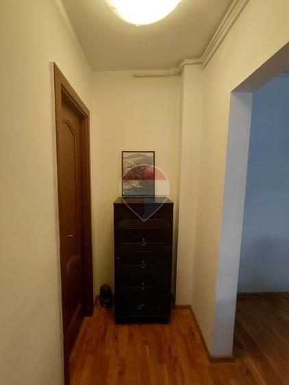 Apartament cu 2 camere semidecomandat, mobilat în Titan