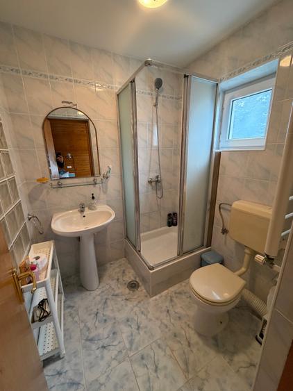 Apartament cu 3 camere decomandat în Cioplea