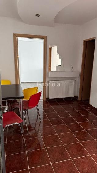 Vand apartament 2 camere Ostroveni langa posta