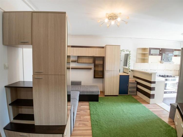 Apartament cu 2 camere decomandat în Podgoria