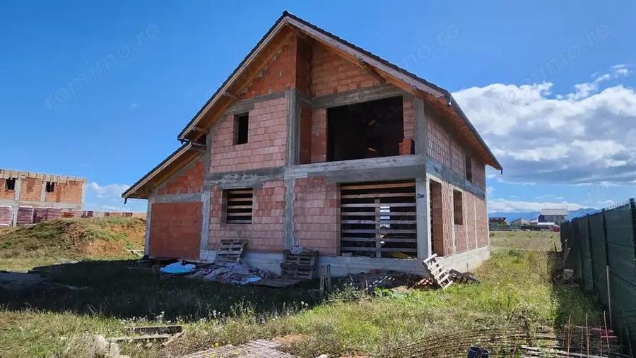 Casa la rosu in Sanpetru - zona Livada - 1
