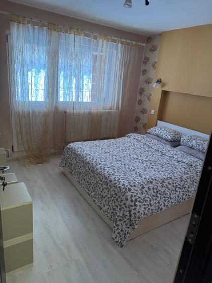 Apartament cu 3 camere decomandat în Exterior Vest