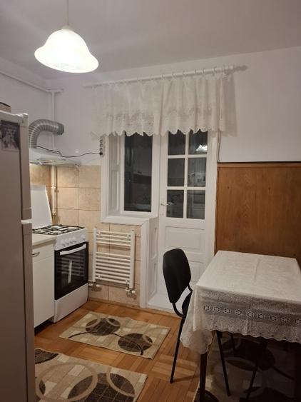 Apartament cu 3 camere decomandat în Aradului