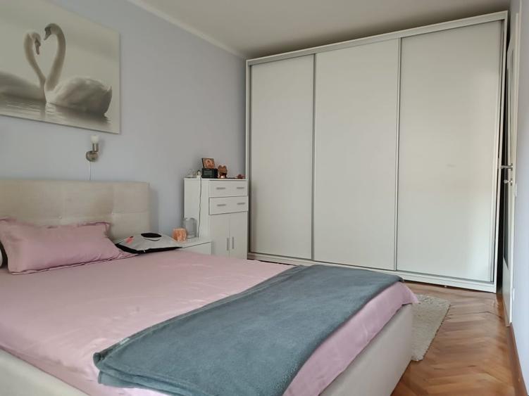 Apartament cu 3 camere decomandat, mobilat în Aradului