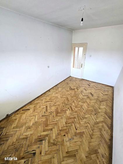 Casă cu 4 camere cu Teren 420 Mp în Titulescu