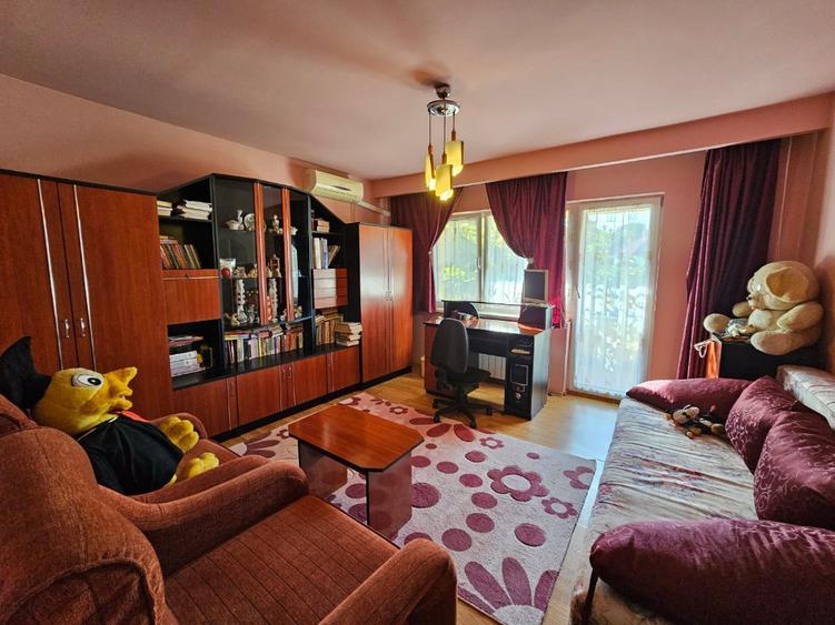 Casă cu 5 camere cu Teren 978 Mp în Central