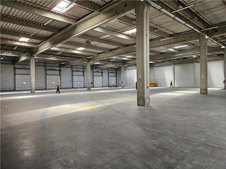 Spațiu industrial, de 2,600 mp, în Est