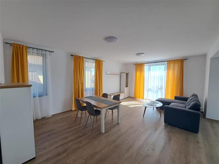 Duplex cu 4 camere cu Canalizare în Dâmbul Rotund