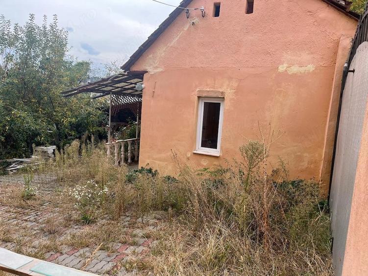 Casă cu Teren 2000 Mp în Răhău