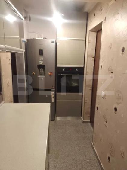 Apartament cu 3 camere semidecomandat, mobilat în Florilor