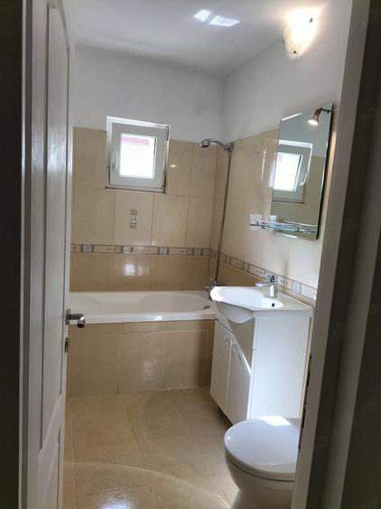Apartament cu 3 camere decomandat în Cetate