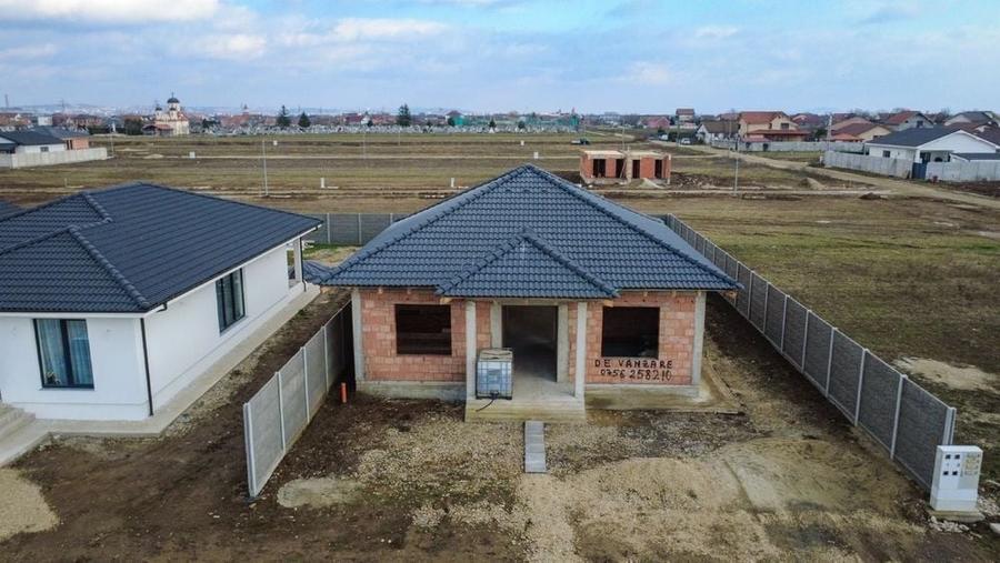 Casă cu 4 camere în Sântandrei