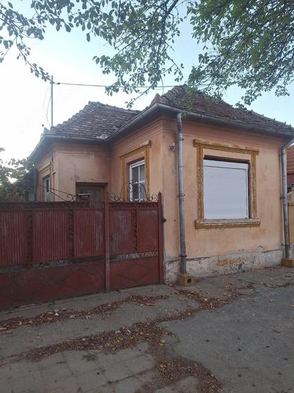 Casă cu 6 camere cu Teren 400 Mp în Central