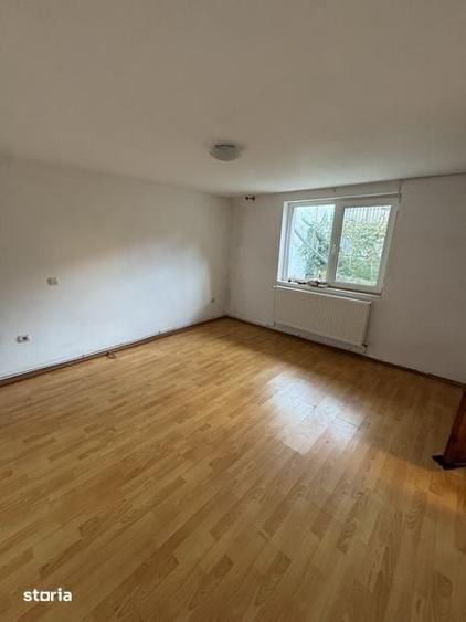 Casă cu 3 camere cu Teren 70 Mp în Central