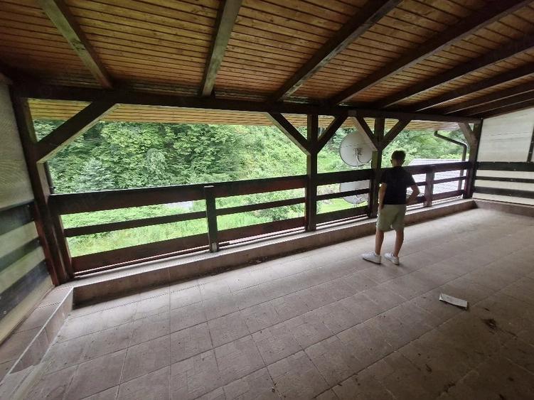 Casă cu 4 camere cu Teren 1000 Mp în Central