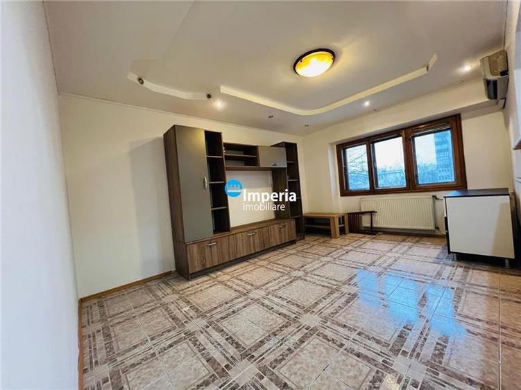 Apartament cu 3 camere decomandat în Păcurari