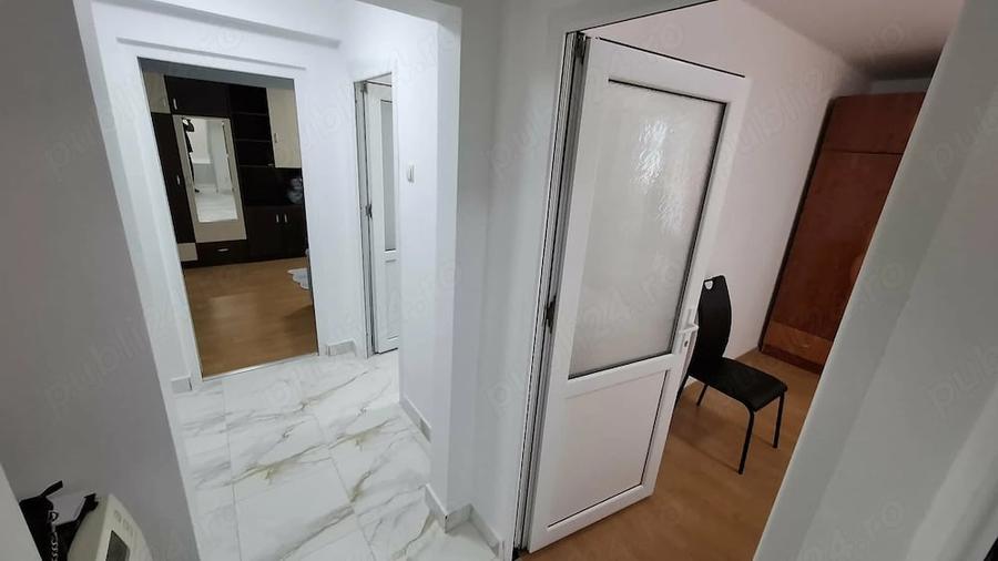 Apartament cu 3 camere semidecomandat în Independenței
