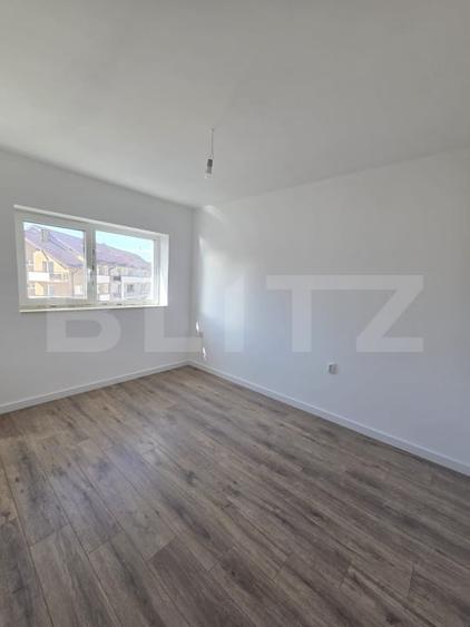 Apartament cu 3 camere semidecomandat în Florești