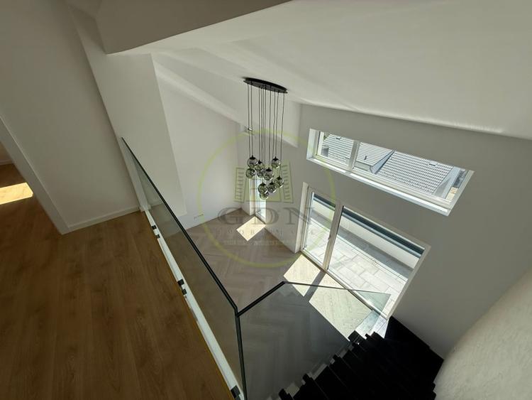 Penthouse cu 3 camere decomandat în Exterior Vest