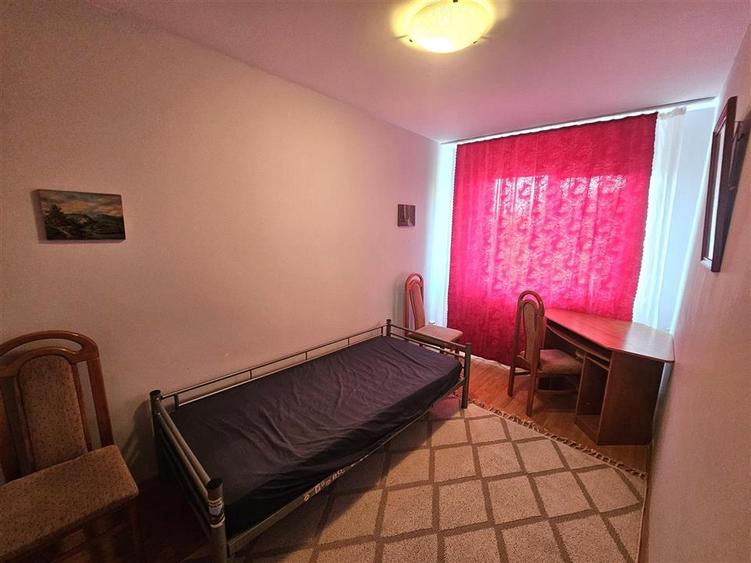 Apartament cu 3 camere semidecomandat în Tătărași