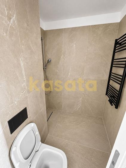 Apartament cu 3 camere semidecomandat în Barbu Văcărescu