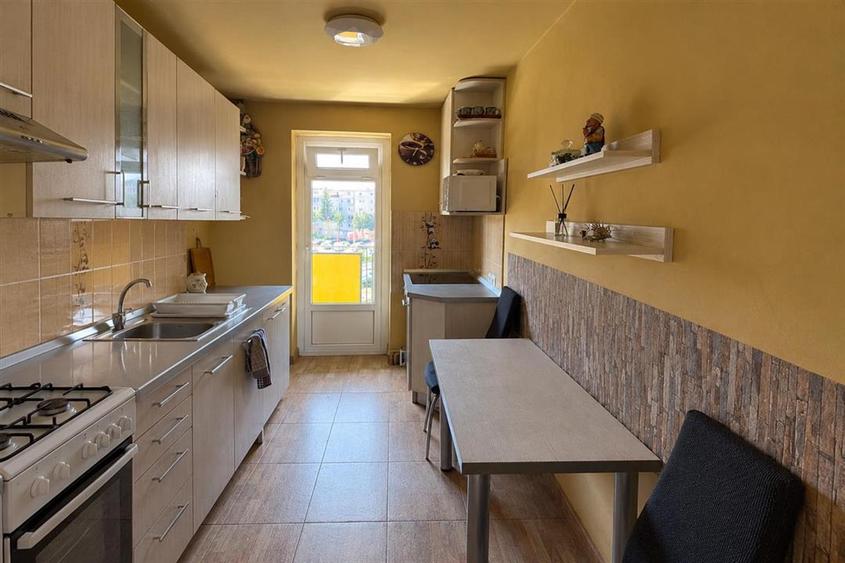 Apartament cu 3 camere decomandat, mobilat în Mihai Viteazul
