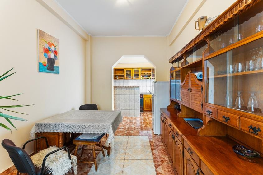 Casă individuală cu 8 camere cu Garaj în Faleza Nord