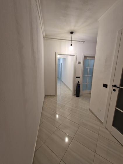 Apartament cu 3 camere decomandat în Grozăvești