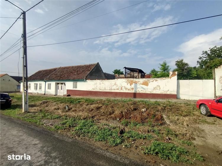 Casă cu 7 camere cu Teren 546 Mp în Socol