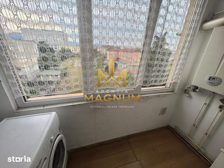 Apartament cu 3 camere semidecomandat în Republicii