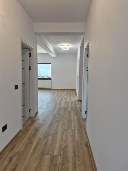 Casă cu 3 camere în Tomești