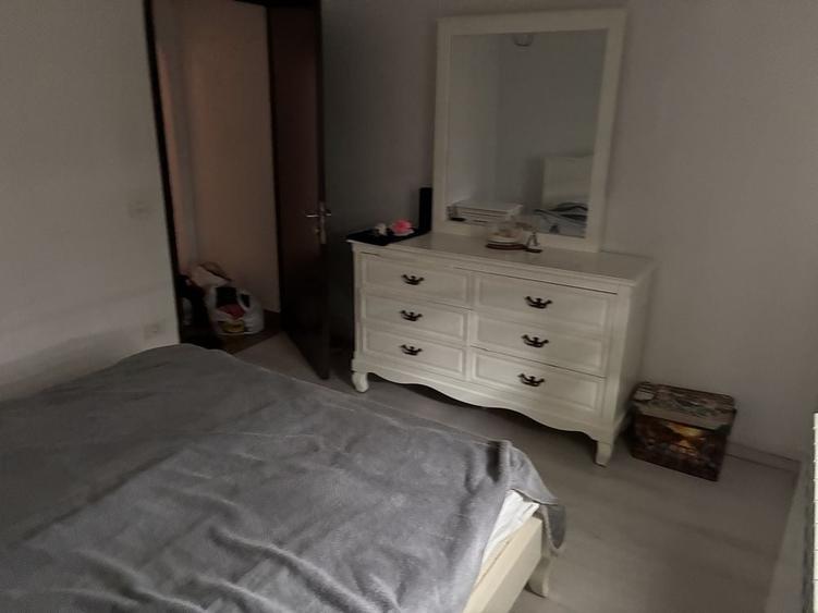 Apartament cu 3 camere decomandat în Exterior Vest