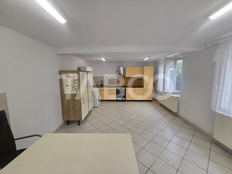 Duplex cu 3 camere semidecomandat cu Canalizare în Calea Poplăcii