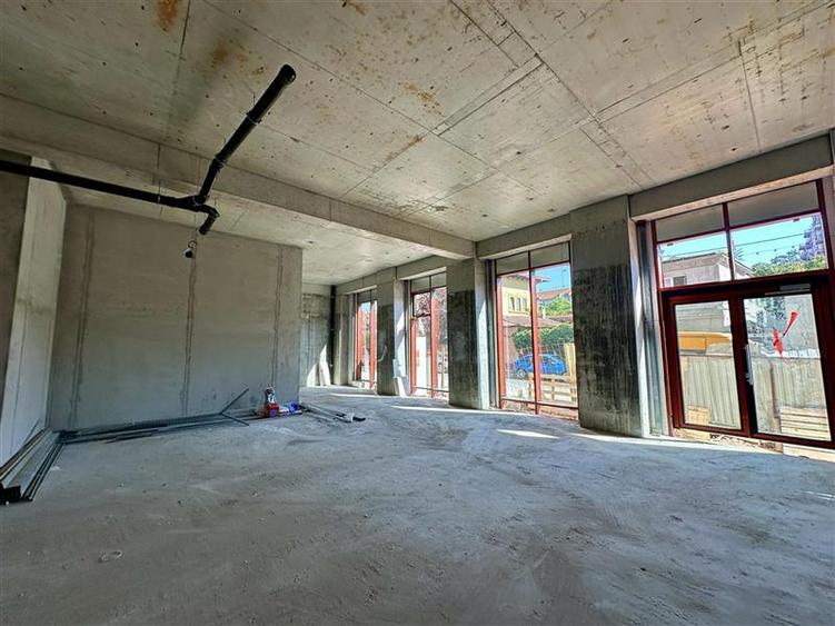 Spațiu comercial, de 72 mp, în P-ța Alba Iulia