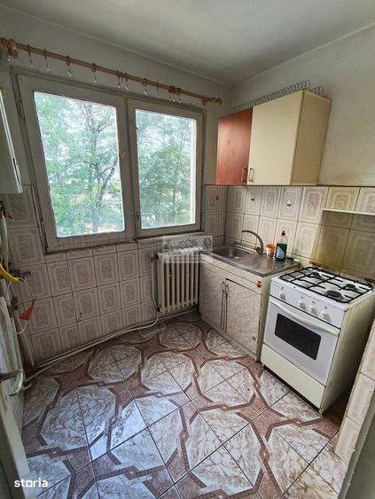 Apartament cu 4 camere semidecomandat în Central