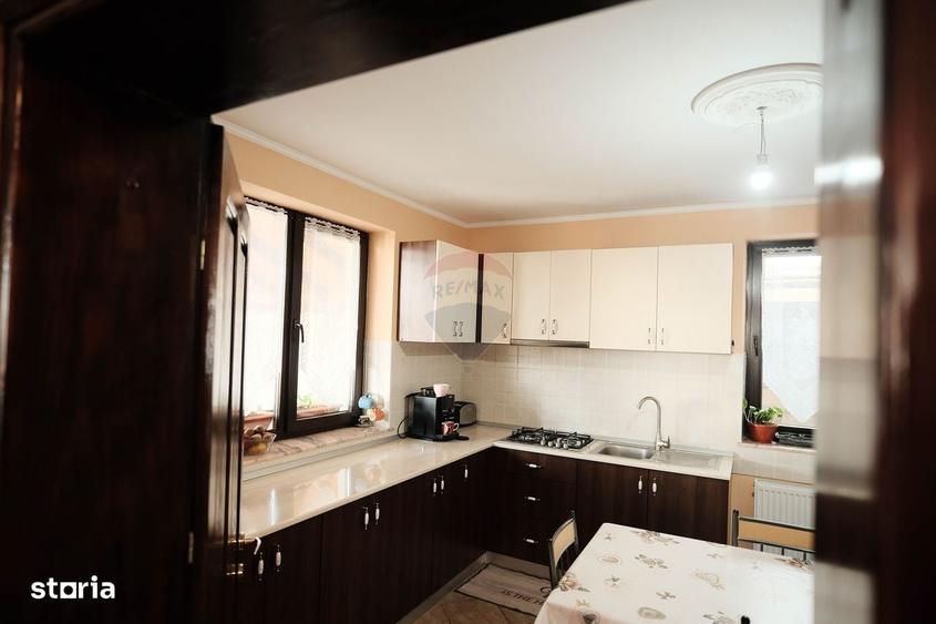Casă cu 4 camere în Central