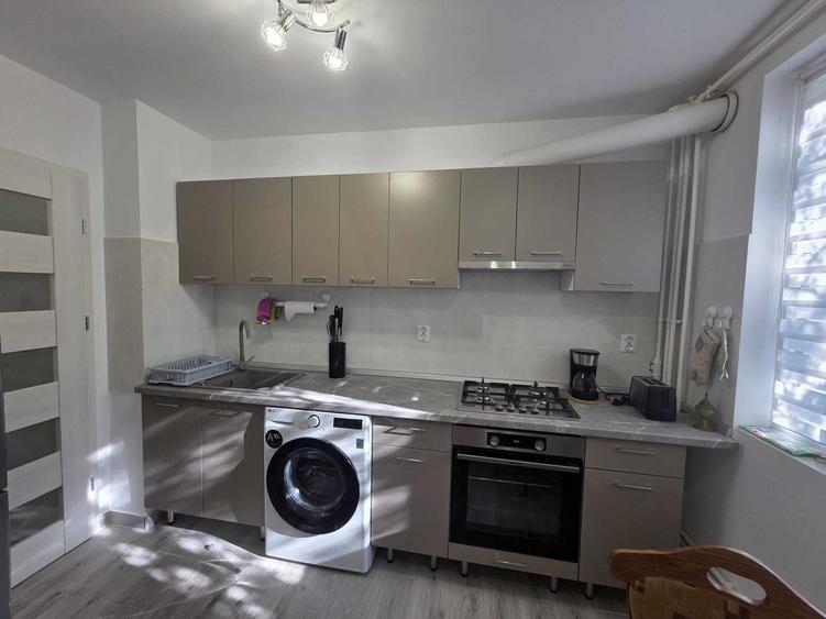 Apartament cu 3 camere semidecomandat în Titan