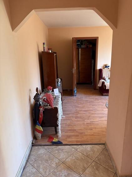 Apartament cu 2 camere semidecomandat în Exterior Vest