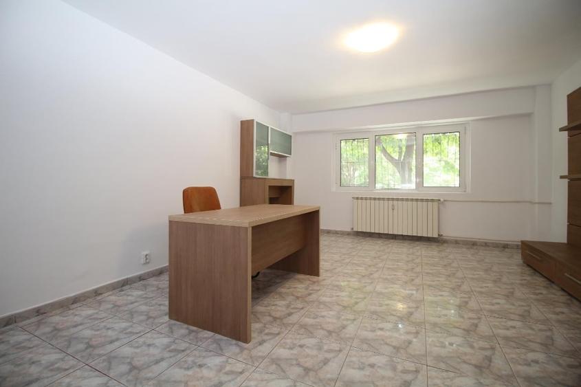 Apartament cu 3 camere decomandat, mobilat în Decebal