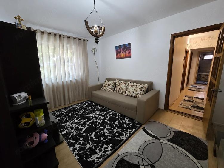 Apartament cu 3 camere semidecomandat în Central