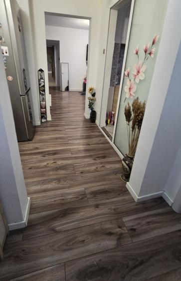 Apartament cu 3 camere semidecomandat în Dristor