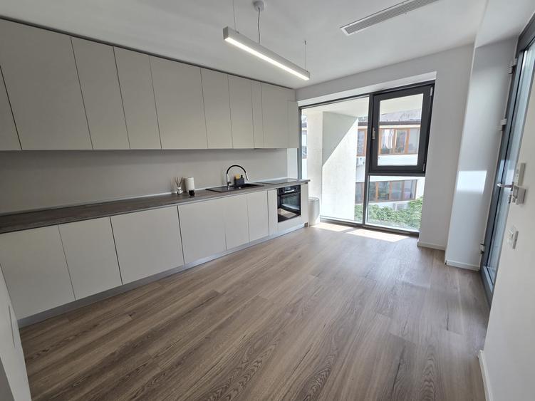 Apartament cu 4 camere decomandat în Națiunile Unite