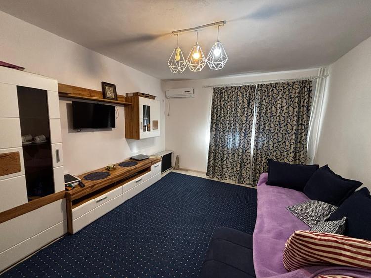 Apartament cu 2 camere decomandat, mobilat în Traian